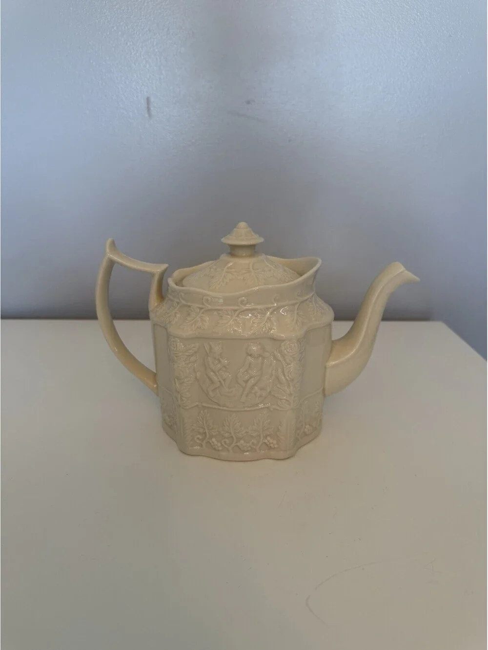 I. GODINGER & CO Ivory Cream Teapot  Embossed Porcelain Cherubs Roses Grapes EUC
